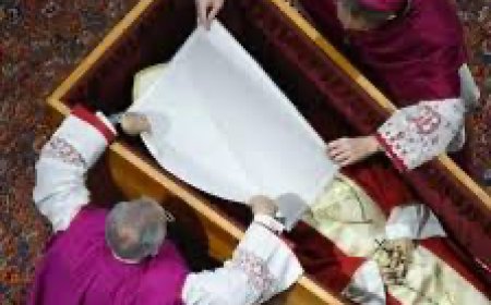 Priest Explains Why Pope’s Face Was Covered Before Burial