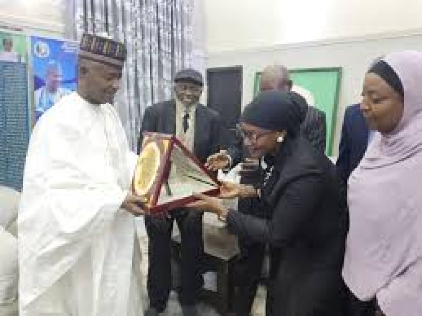 Caliphate Bar Honours Senator Aliyu Wamakko With Outstanding Leadership Award