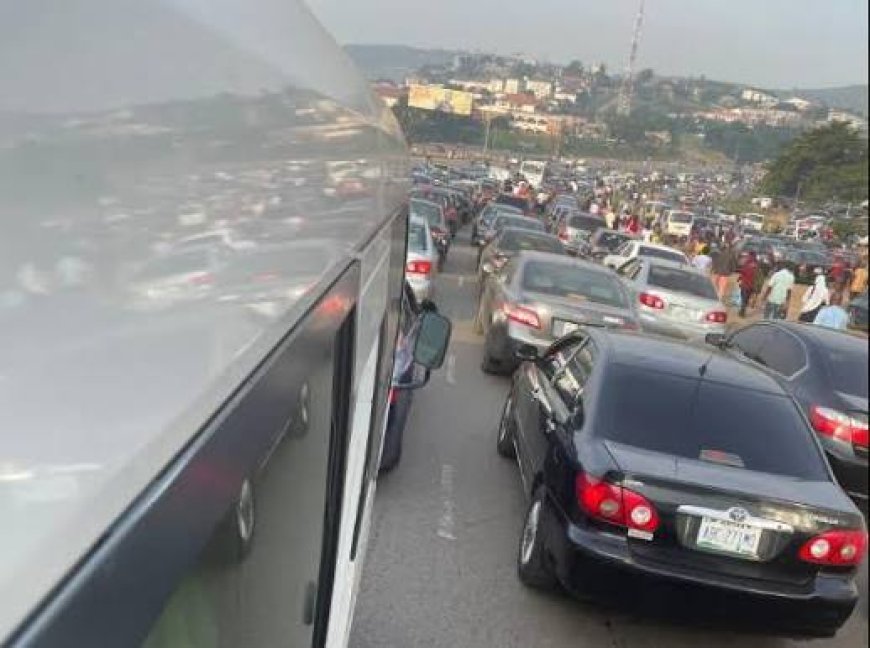 Police Disperse Pro-Nnamdi Kanu Protesters With Live Bullets