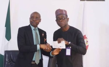 EFCC Hands  Over N104.1m Recovered Fund to Niger State Government