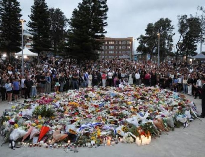 Australia to tighten gun laws after Bondi Beach Hanukkah massacre