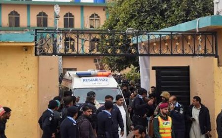 Suicide bomber kills 31 in Shi'ite mosque in Pakistan's capital, officials say