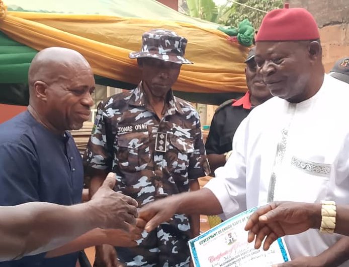 Security: Enugu Govt Honours Retiring Neighbourhood Watch Commander, Anselem Odo, With Certificate Of Recognition, Describes him as Akpo Aza 
