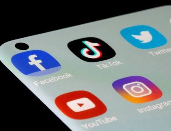 Canada Moves To Ban Under-16s From Social Media, Regulate AI
