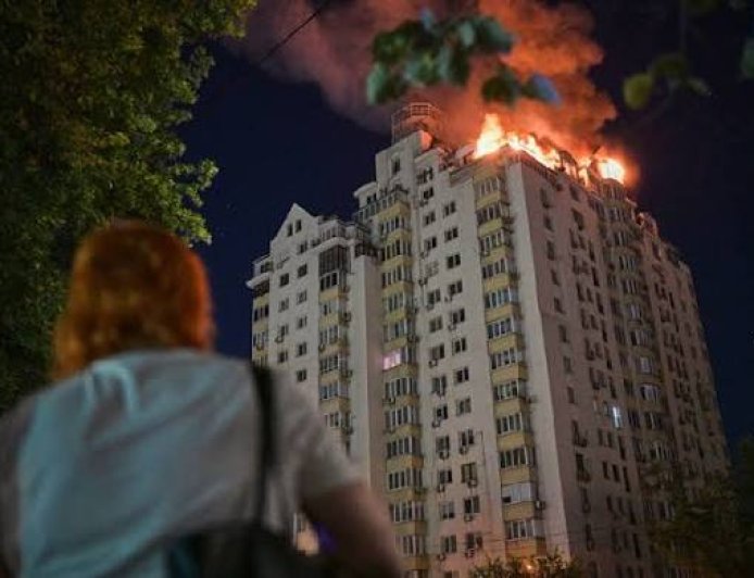 A major Russian attack kills 20 in Kyiv as Ukrainian strikes batter Moscow’s oil sector