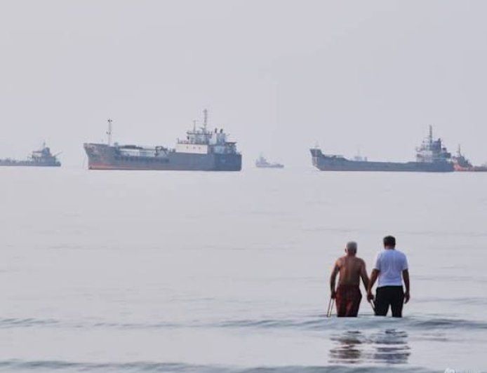 UN Urges Evacuation Of 6,000 Sailors Stranded In Hormuz Strait