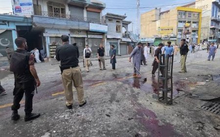 Suicide Bomber Strikes An Antimilitant Rally In Northwestern Pakistan, Killing At Least 14