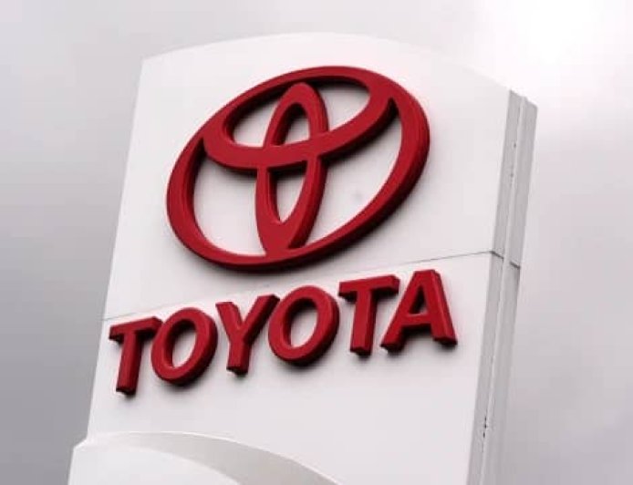 Toyota recalls 655,000 Camrys over display error that may deactivate turn signals and other indicators