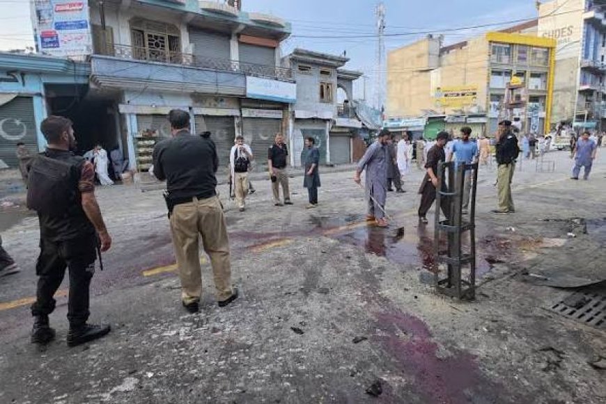 Suicide Bomber Strikes An Antimilitant Rally In Northwestern Pakistan, Killing At Least 14