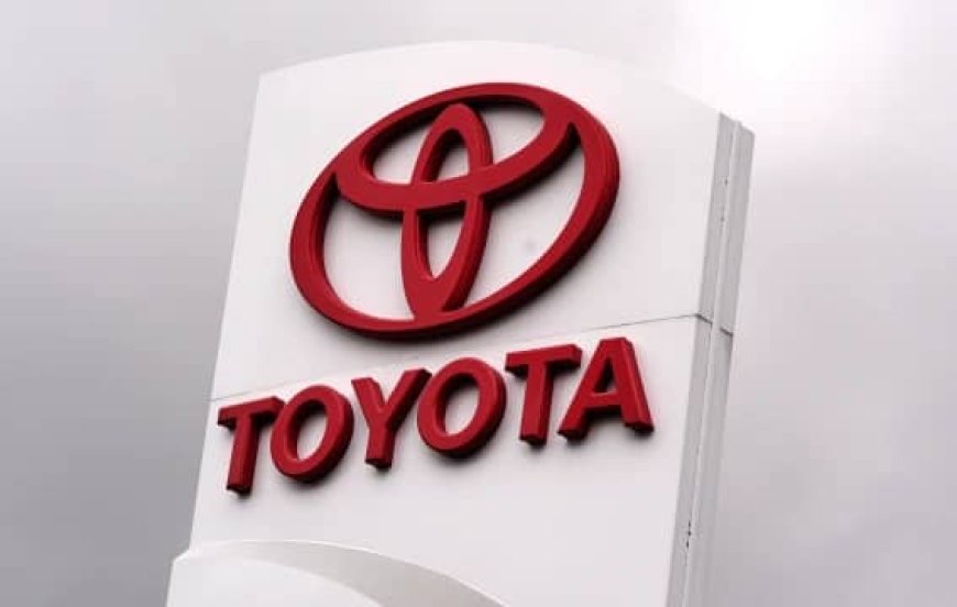 Toyota recalls 655,000 Camrys over display error that may deactivate turn signals and other indicators